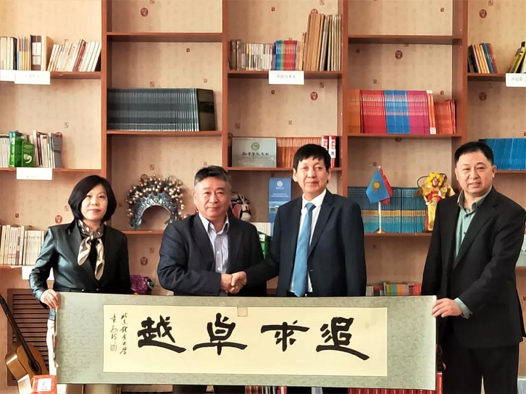 D:\新闻简讯\学院简讯\365英国上市公司武术表演团与朱巴诺夫国立大学孔子学院举行座谈\微信图片_20190420194226.jpg