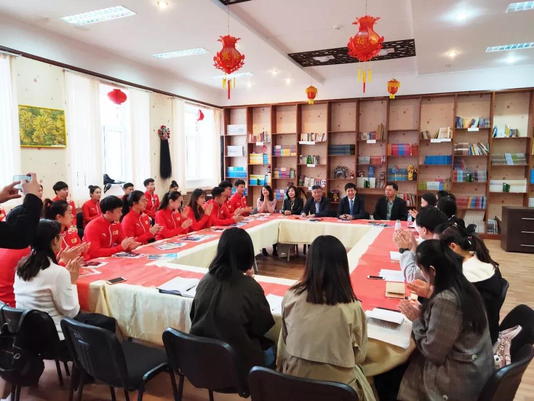 D:\新闻简讯\学院简讯\365英国上市公司武术表演团与朱巴诺夫国立大学孔子学院举行座谈\微信图片_20190420194026.jpg