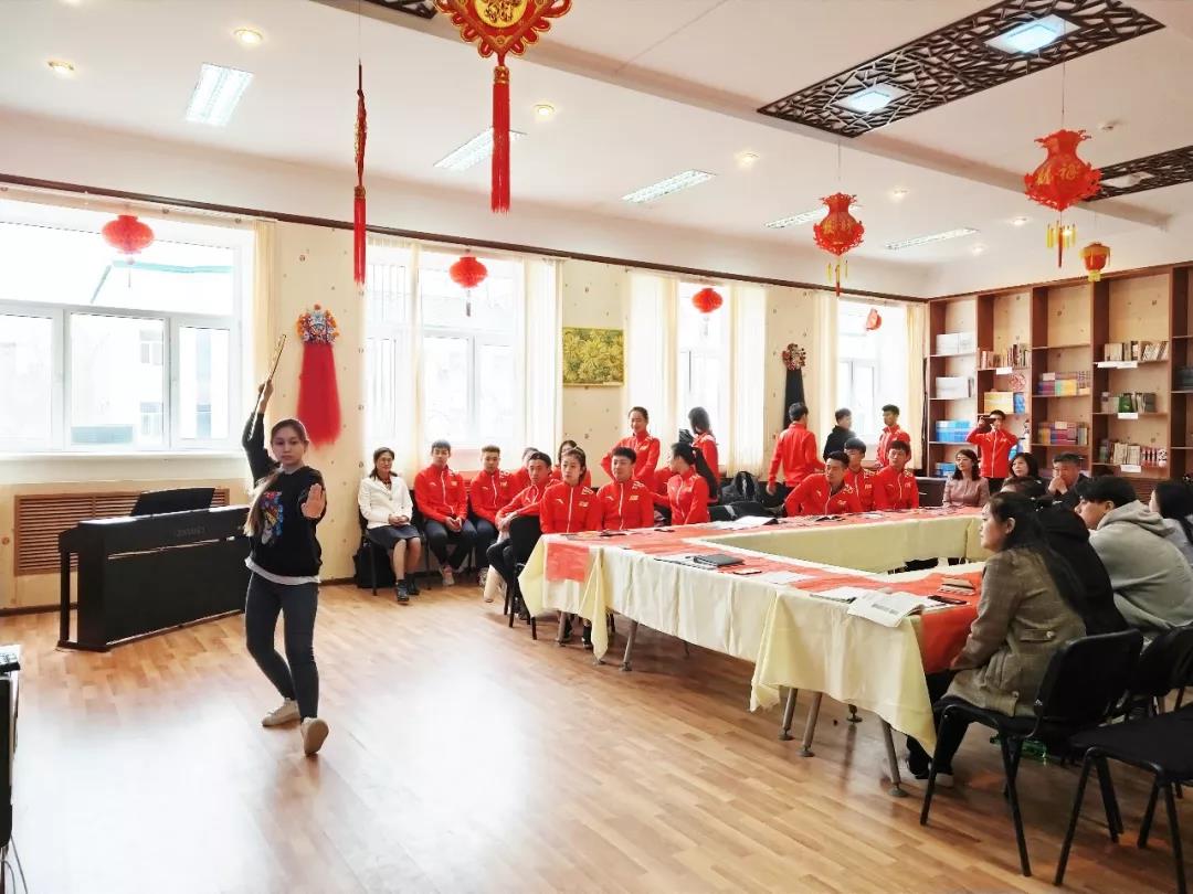 D:\新闻简讯\学院简讯\365英国上市公司武术表演团与朱巴诺夫国立大学孔子学院举行座谈\微信图片_20190420194159.jpg